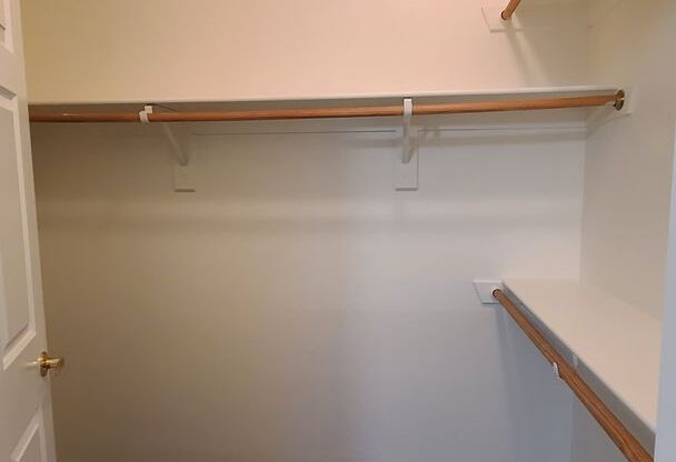 2 beds, 2 baths, $1,300, Unit # 180