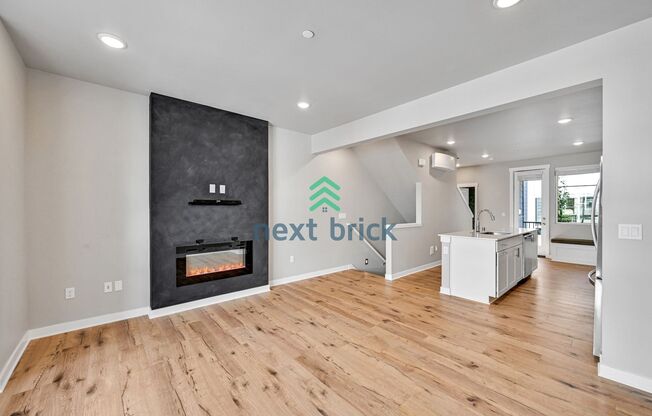2 BEDS & 2.5 BATH TOWNHOUSE FOR RENT