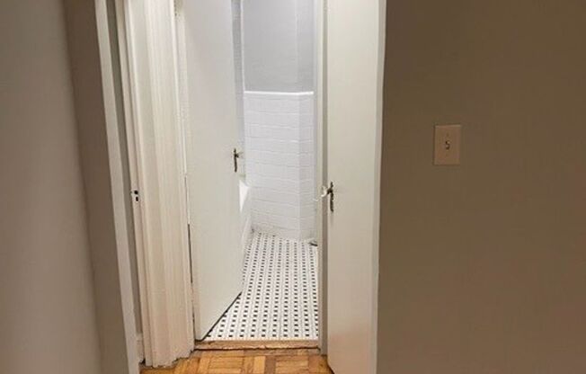 1 bed, 1 bath, 400 sqft, $1,953, Unit 804