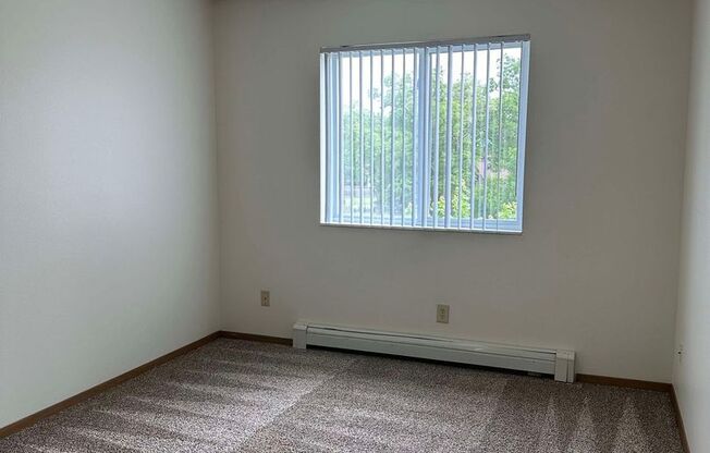 3 beds, 2 baths, 1,008 sqft, $1,250, Unit 1736-309