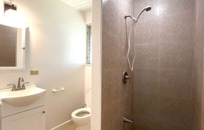 2 Bedroom, 2 Bathroom, 1 Parking (Tropic Gardens)