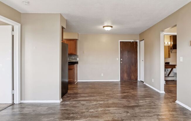 2 beds, 1 bath, $1,050, Unit Unit 4