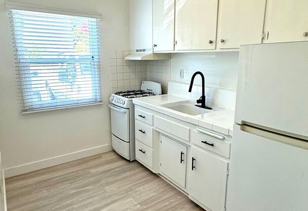 2021 W Olive Ave Burbank, CA 91506