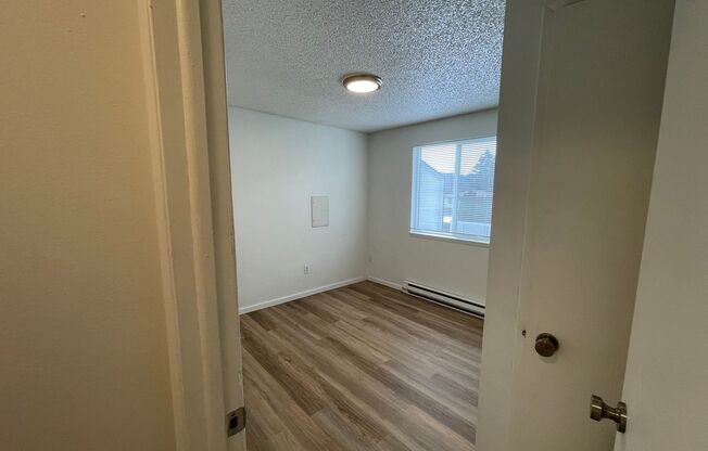 2 beds, 1 bath, 780 sqft, $1,100, Unit 11