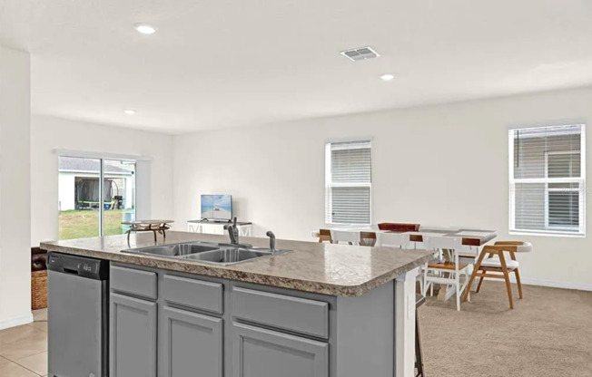5 beds, 3 baths, $2,800