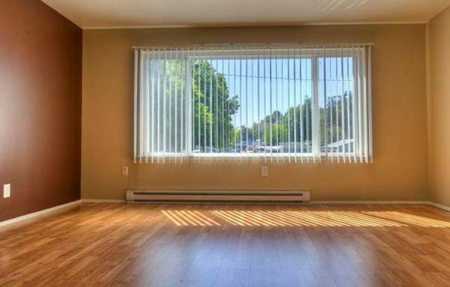Excellent Second Floor 1bed/1bath Near Mt. Baker Light Rail!