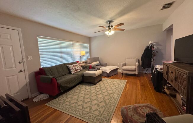 3 beds, 1 bath, $2,200