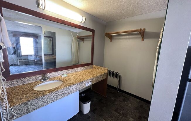 1 bed, 1 bath, $650, Unit 1 bed-1 bath