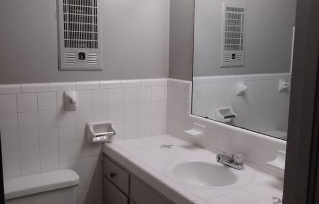 1 bed, 1 bath, 500 sqft, $825, Unit 4