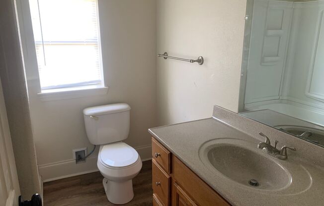 3 beds, 1 bath, $1,000