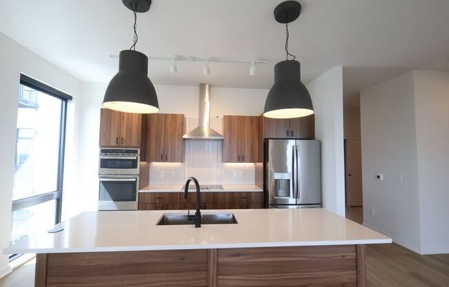 3 beds, 2 baths, 1,625 sqft, $4,000, Unit 914