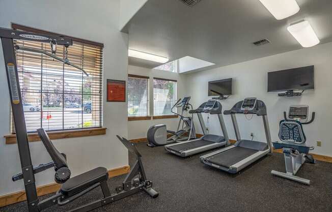 apartment with gym equipment at Quail Springs, apartments in west richland