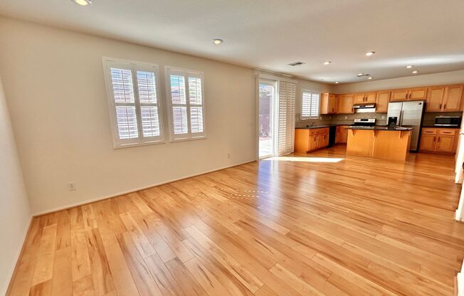 Spacious 3 Bedroom Home in Mountains Edge!