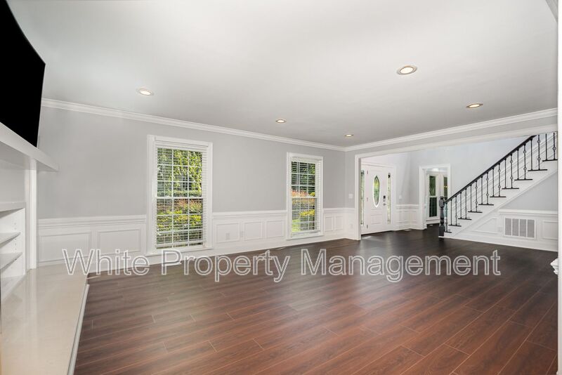 6121 DOVEFIELD RD