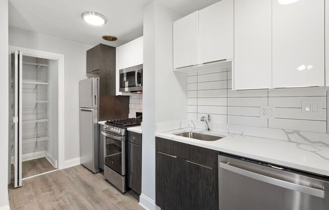 6758 N. Sheridan Rd.