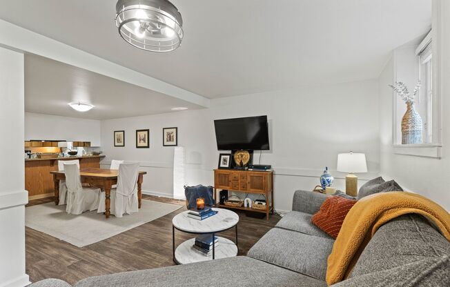 2 beds, 2 baths, 1,170 sqft, $1,555, Unit 1117
