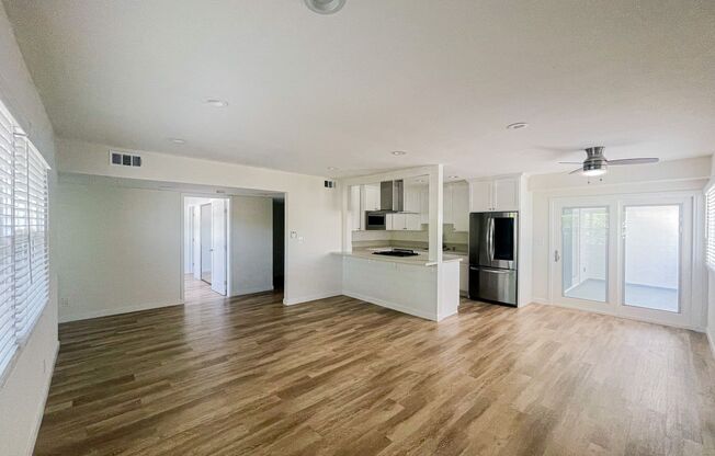 Modern 1-Bedroom in Prime Manhattan Beach – In-Unit Laundry & Parking Included!