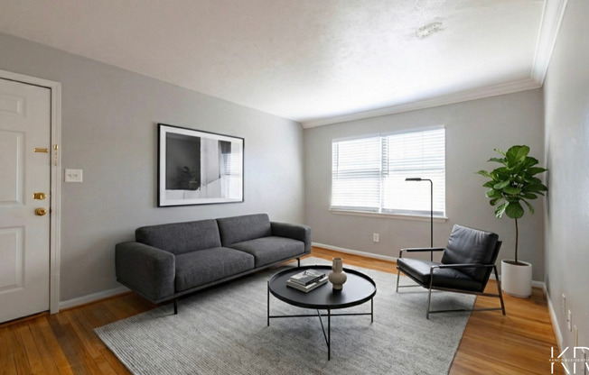 2 beds, 1 bath, 950 sqft, $1,370, Unit 03