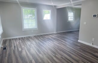 2 bedroom, 1 bath, large back yard