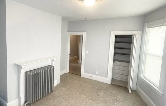 4 beds, 1 bath, $4,000, Unit 2