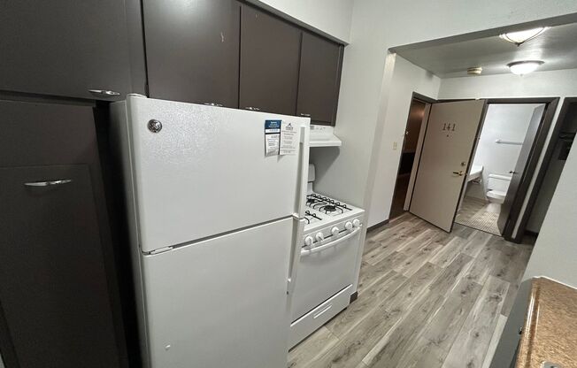 1 bed, 1 bath, $995, Unit 141