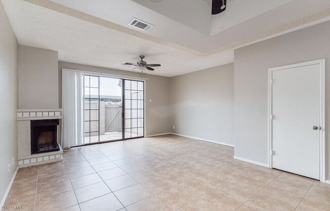 McClintock/ Ray: 2 bedroom, 2.5 bathroom, 1300 sqft, patio yard, next to community pool