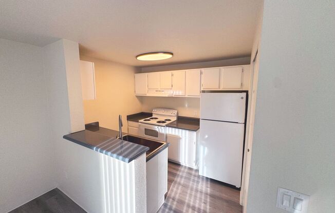 2 beds, 2 baths, 984 sqft, $2,125, Unit J304