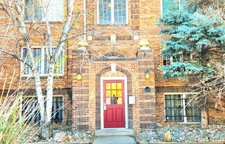 LOCATION LOCATION!! Remodeled- studio in the heart of Capitol Hill. $1000 off 1st months' rent!