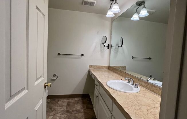 2 beds, 1.5 baths, $1,575, Unit 1216