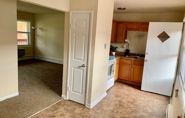 2 beds, 1 bath, $1,525, Unit 440-12