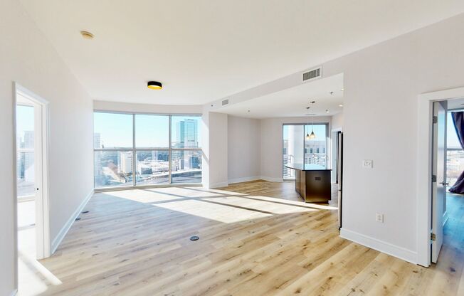333 W Trade Street #1207