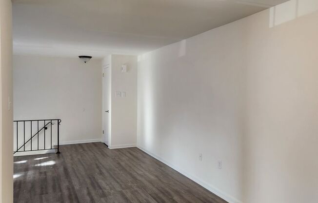 2 beds, 1 bath, 859 sqft, $1,415, Unit GL45003