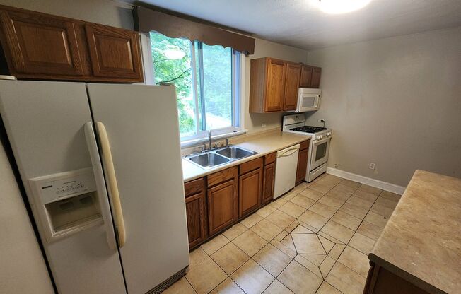 3 beds, 1 bath, $1,295