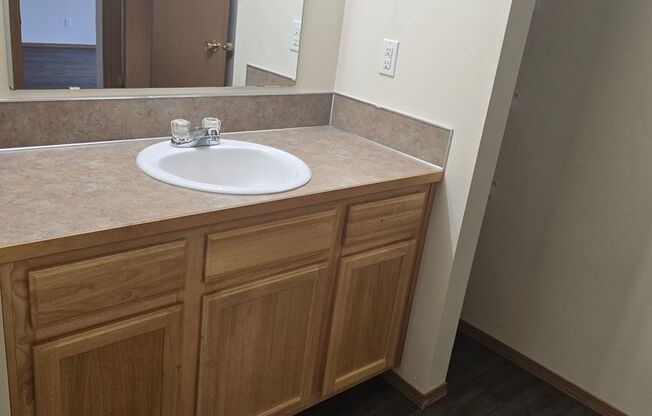 2 beds, 1 bath, 954 sqft, $1,750, Unit 7