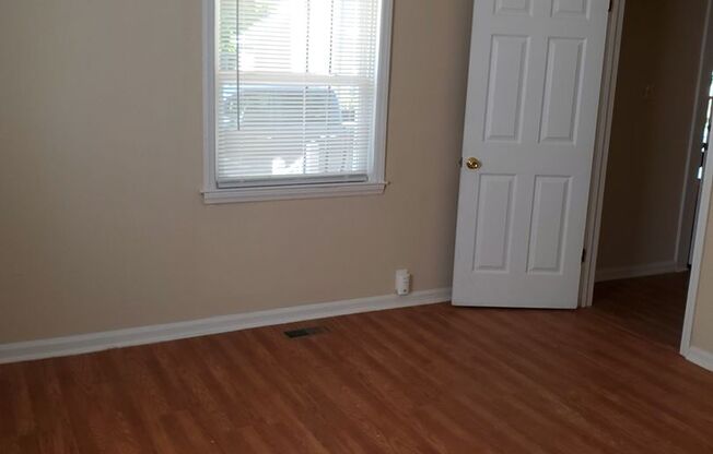 3 beds, 1 bath, $1,000