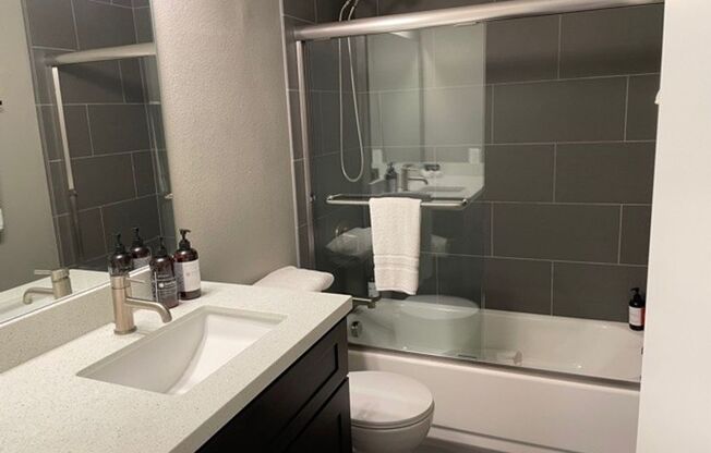 2 beds, 1 bath, $2,495, Unit 106