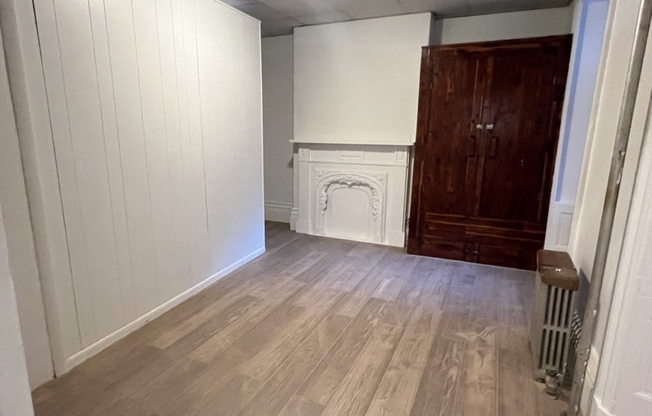 3 beds, 1 bath, $2,600, Unit 1