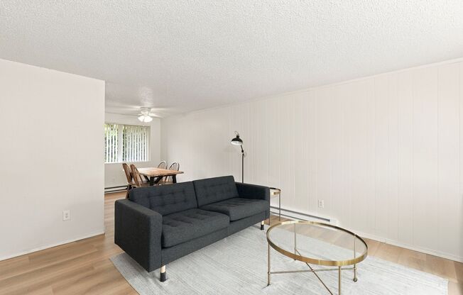 3 beds, 1 bath, 864 sqft, $1,895, Unit 15
