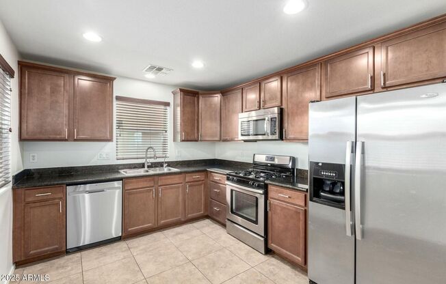 Beautiful 3 bedroom plus den, 2.5 bath home in Lyons Gate