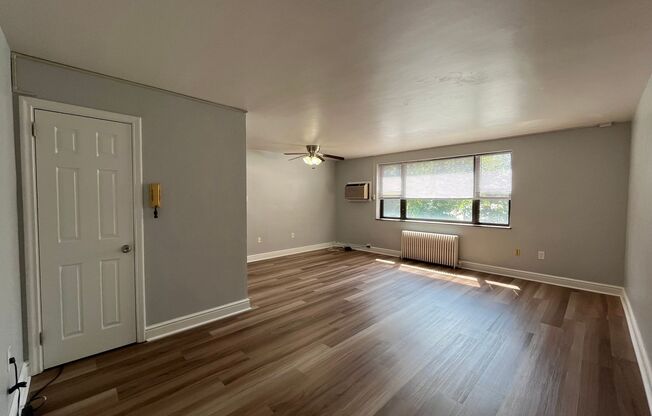 2 beds, 1 bath, 800 sqft, $1,720, Unit 6224 Fifth Ave. #212H