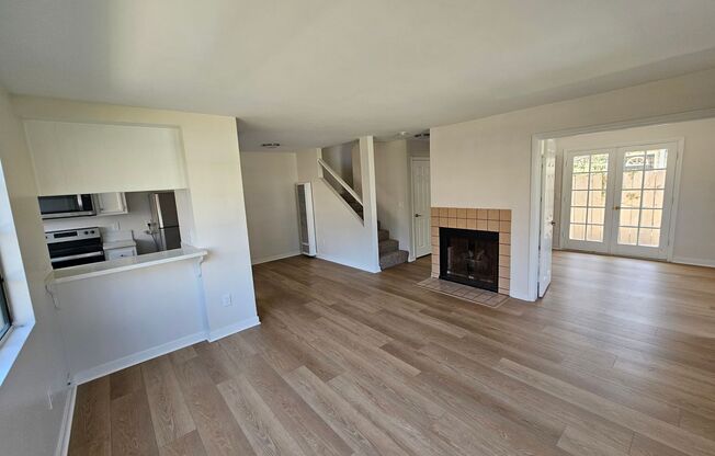 ***ONE MONTH FREE*** 3 bedrooms 2 bath duplex apartment w/ hookups.