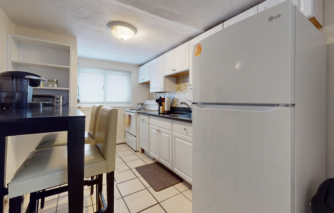 1 bed, 1 bath, 700 sqft, $4,300, Unit 1B