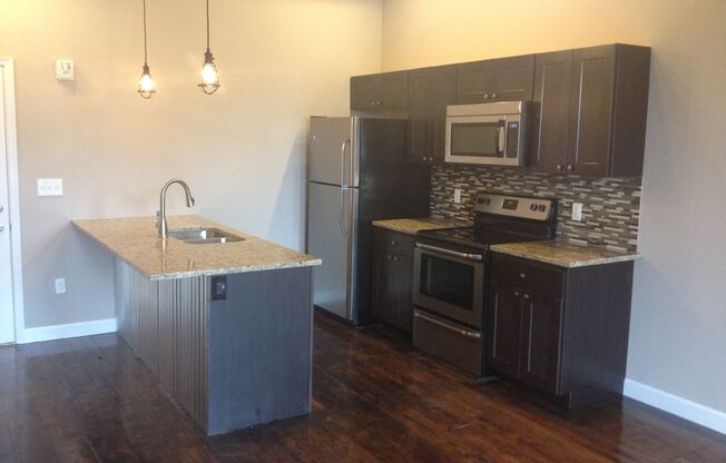 1 bed, 1 bath, $1,150, Unit Suite 20