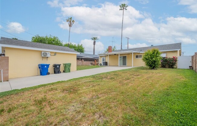6933 FALLBROOK AVE