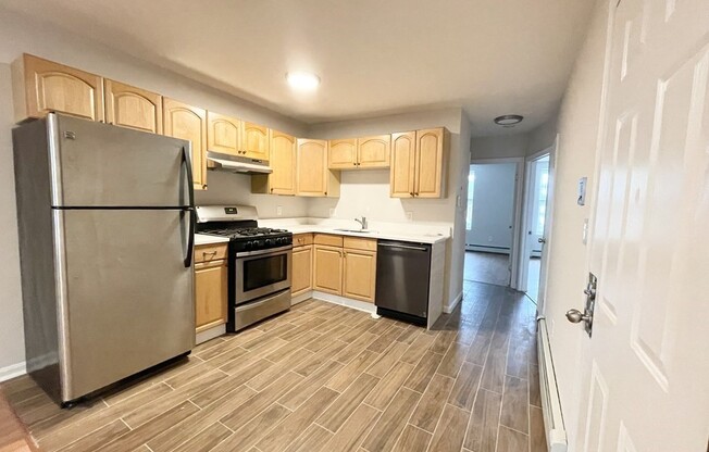 3 beds, 1 bath, $5,400, Unit 4