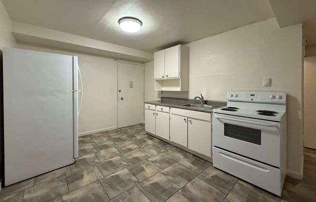 Studio, 1 bath, 400 sqft, $1,200, Unit A