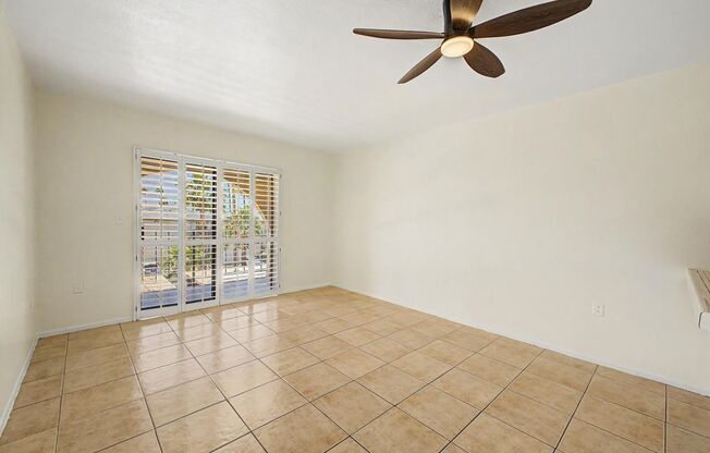 3033 E Devonshire , Adult Community , 1bed/1bath, very clean and move in ready!