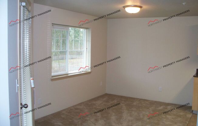 2 beds, 1 bath, 901 sqft, $1,450, Unit H-128