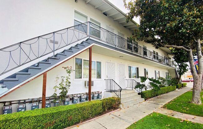 10878 Venice / 3801 Girard