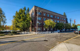 253 N BROADWAY ST